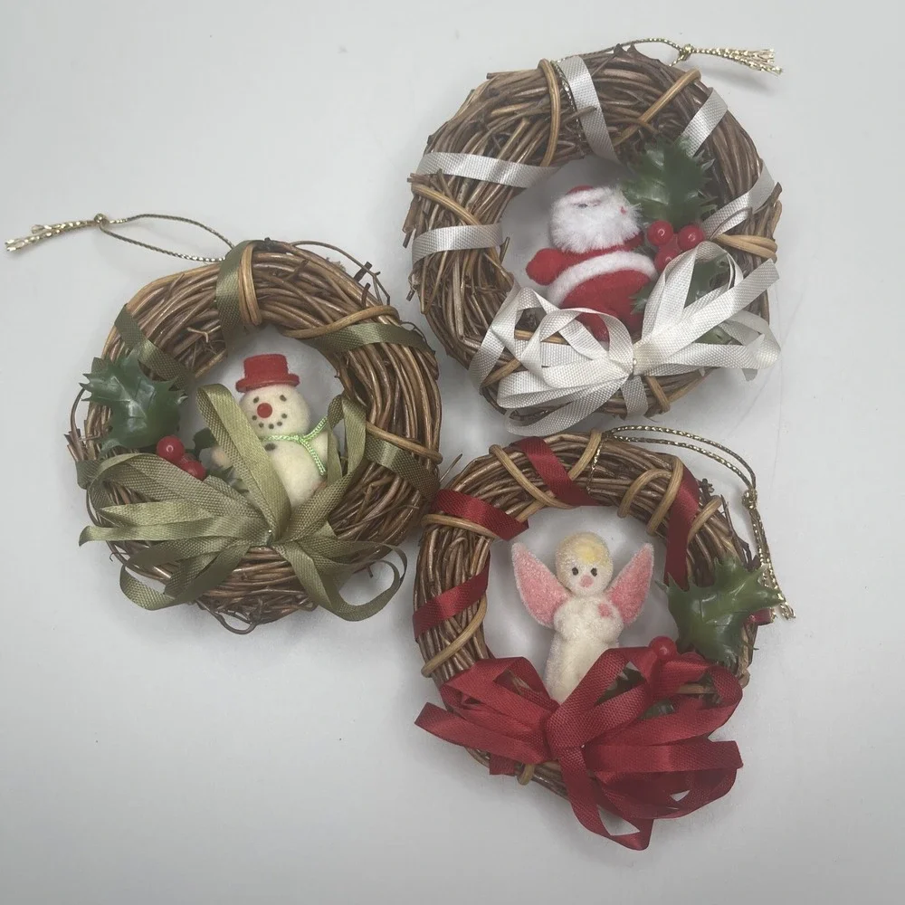 Vtg Christmas‎ Ornaments Set Woven Wreaths Flocked Figurines Santa Angel Snowman